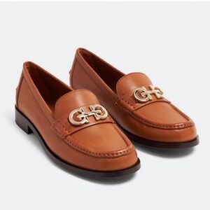 Salvatore Ferragamo Tan Rolo Moccasin Reversible Buckle Size 6